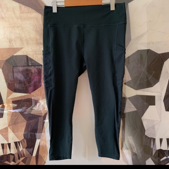 Fabletics Mila High-Waisted Pocket Capri Leggings - Picture 4 of 9